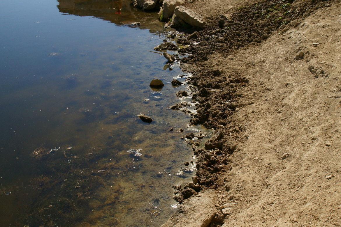 вода