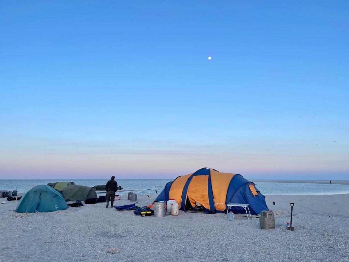 море